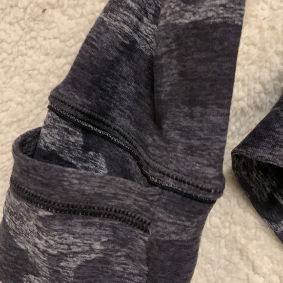 Pullover lululemon top. - Picture 5 of 5